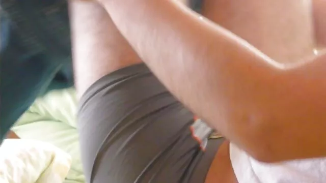สีบลอนด์ busty และผมสีแดงที่มีเสน่ห์เปลี่ยนจาก fingerfuck เป็น คลิป วีดีโอ โป๊ ออนไลน์ blowjob