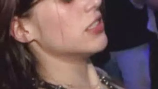 เครื่องรางดอกทองในชุดยางทรมานในคลิป BDSM หนัง เอ๊ก วีดีโอ