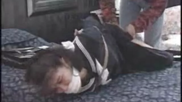 เล็ก tittied วัยรุ่น harlot fucks กับ วีดีโอ เลีย หี สอง น่ารัก โหดร้าย กระดุม ใน ห้องนอน