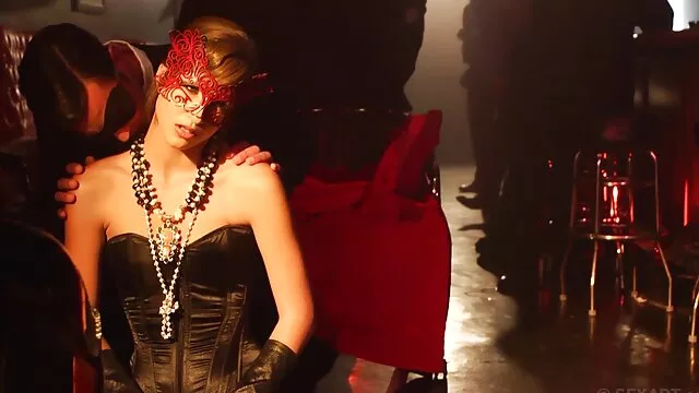 Frisky teen gal หนัง โป้ วีดีโอ Mila ขี่ไก่ยากในท่าเคาเกิร์ล