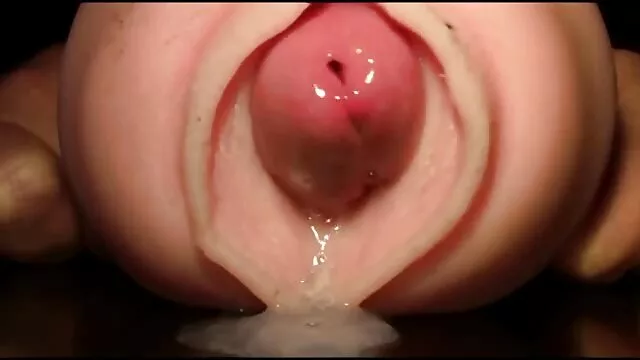 สีน้ำตาลน้ำผึ้ง วีดีโอ โป๊ะ masturbates กับ dildo ตะปุ่มตะป่ำ