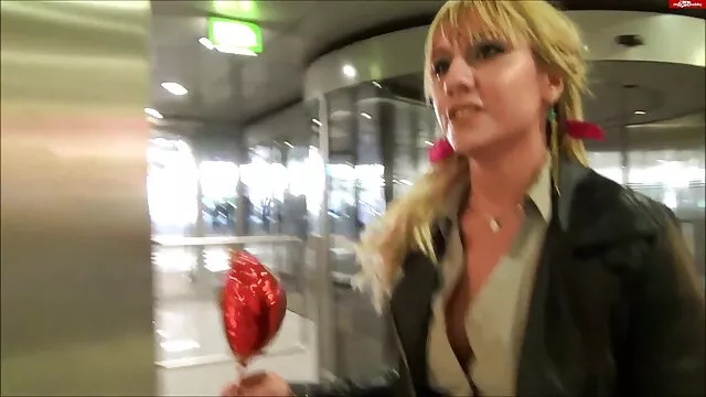 Ugly blonde slut วีดีโอ โปั is fucked bad with sex machine in lesbian action